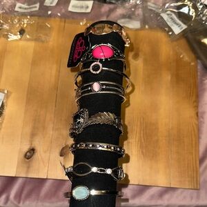 30 piece mixed lot of Paparazzi jewelry, bracelets, earrings, necklace. New